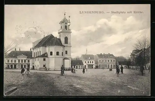 AK Lundenburg, Stadtplatz mit Kirche