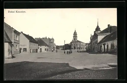 AK Brno-Venkov, Passanten auf einem Platz