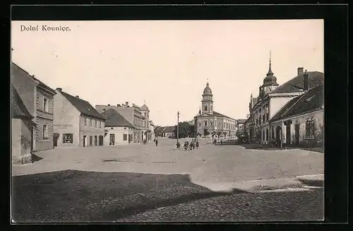 AK Brno-Venkov, Passanten auf einem Platz