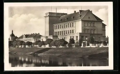 AK Breclav, Obchodni akademie