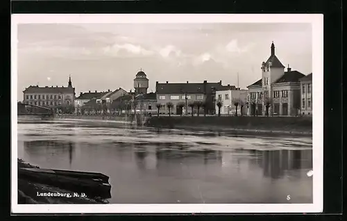 AK Lundenburg, Ortspartie am Fluss