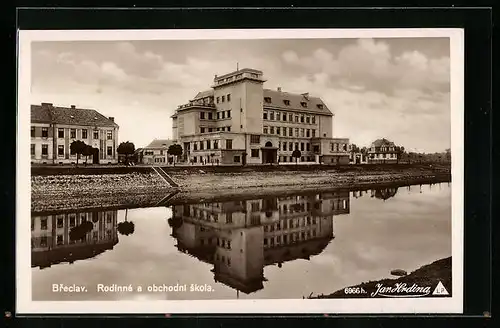 AK Breclav, Rodinná a obchodni skola