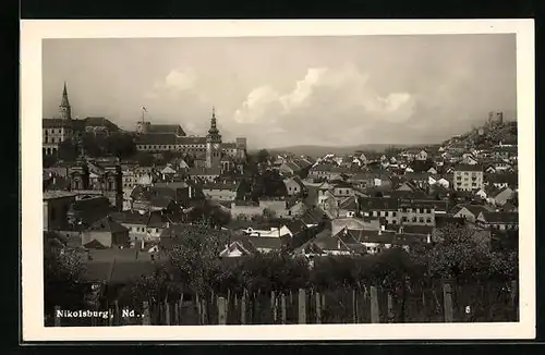 AK Nikolsburg N. D., Ortsansicht mit Blick zum Schloss