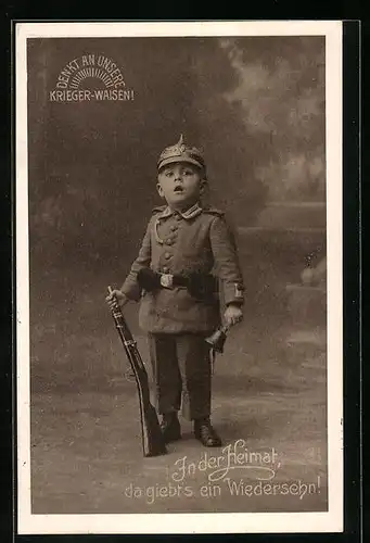 AK Kleiner Soldat in Uniform mit Pickelhaube