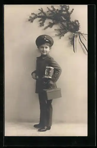 Foto-AK Junges Mädchen in Uniform, Kinder Kriegspropaganda