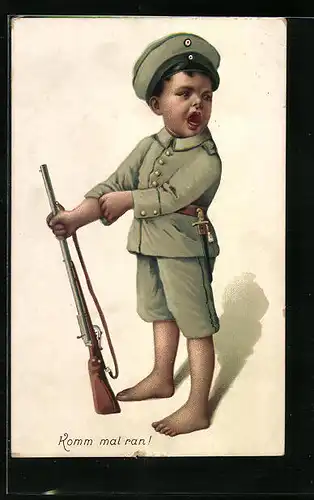 AK Kleiner Junge in Uniform mit Gewehr, Kinder Kriegspropaganda