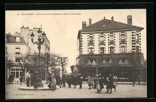 AK Le Raincy, Rond-Point de la Station et Allée Victor-Hugo