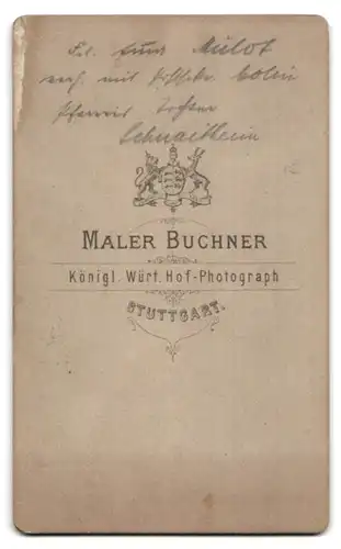 Fotografie Maler Buchner, Stuttgart, Junge hübsche Frau in schwarzem Kleid