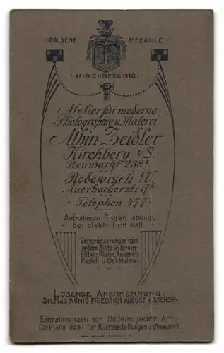 Fotografie Albin Leidler, Kirchberg i. S., Neumarkt 238, Junge hübsche Frau mit eleganter Frisur und schwarzem Kleid