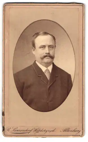 Fotografie R. Lanzendorf, Altenburg, Bernhardt-Strass 5, Älterer Herr mit Oberlippenbart