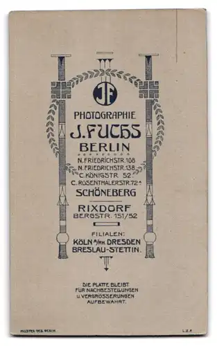 Fotografie J. Fuchs, Berlin, Bergstrasse 151 /52, Herr mittleren Alters mit Oberlippenbart und Anzug