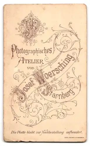 Fotografie Josef Woersching, Starnberg, Dame in spitzenbesetztem Kleid mit Puffärmeln