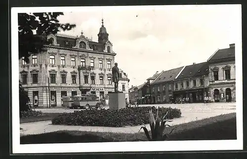 AK Kromeríz, Marktplatz mit Denkmal