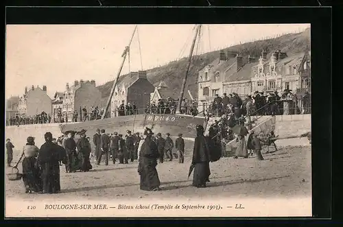 AK Boulogne-sur-Mer, Bâteau échoué