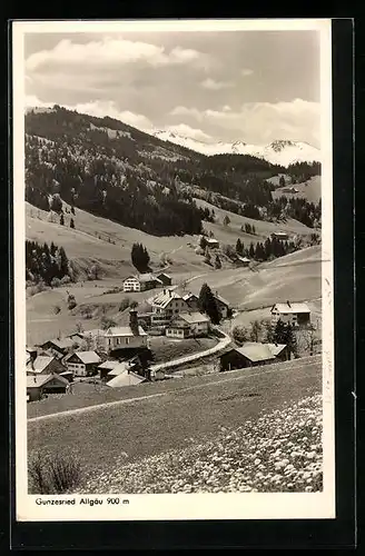 AK Gunzesried /Allgäu, Ortsansicht mit Bergen