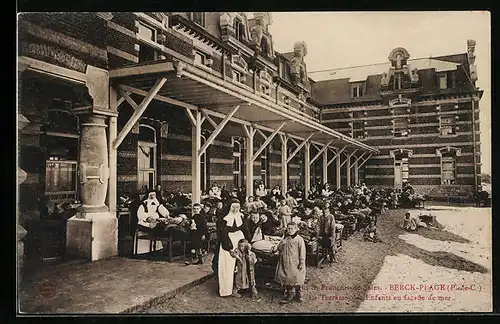 AK Berck-Plage, Institut de Sales, La Terrasse des Enfants en facade de mer