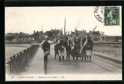 AK Paris-Plage, Pêcheuses sur le Pont