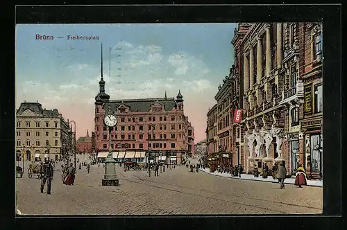 AK Brünn / Brno, Freiheitsplatz mit Passanten