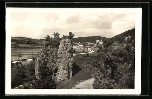 AK Sloup /Mähr. Karst, Teufelskanzel gegen Ortschaft