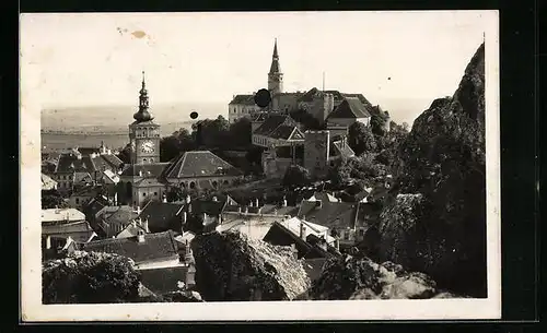 AK Nikolsburg, Ortsansicht mit Rathaus und Schloss