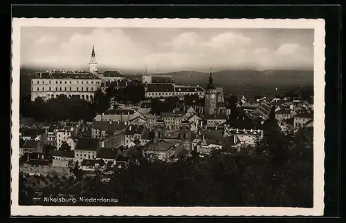 AK Nikolsburg, Panorama mit Schloss und Rathaus