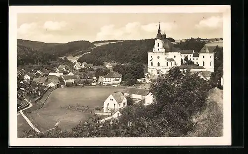 AK Krtiny, Panorama mit Kirche