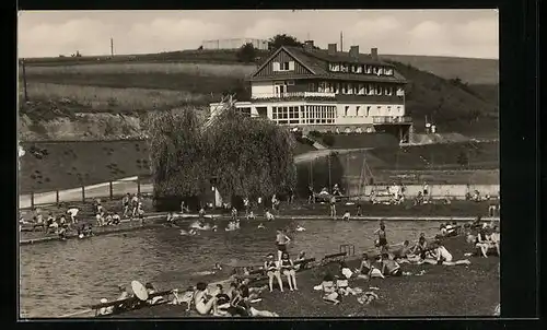 AK Letovice, Badegäste am See