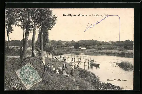 AK Neuilly-sur-Marne, La Marne, L`été