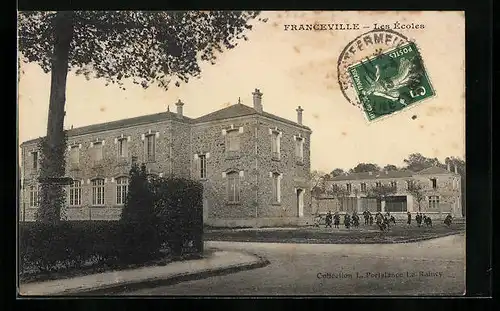 AK Franceville, Les Ecoles