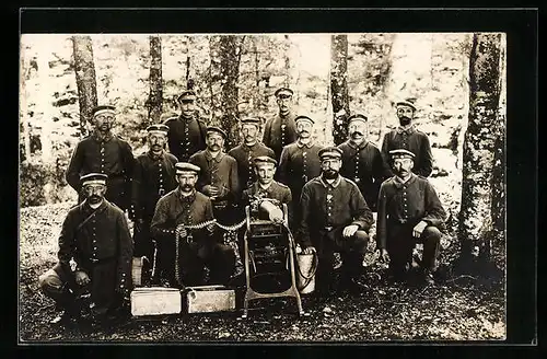 Foto-AK Soldaten mit MG 08 im Wald