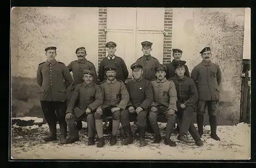 Foto-AK Gruppenfoto von Kriegsgefangenen