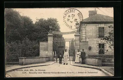 AK Neuilly-sur-Marne-Ville-Evrard, Entrée du Pensionnat