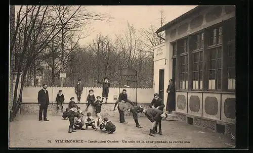 AK Villemomble, Institution Gardés, Un coin de la cour pendant la récréation