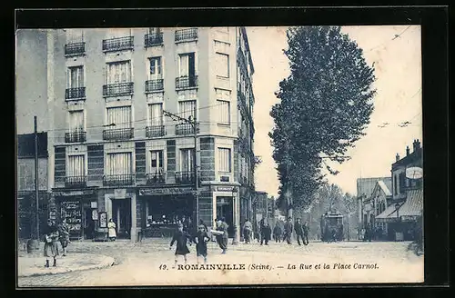 AK Romainville, La Rue et la Place Carnot