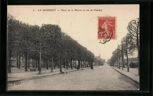 AK Le Bourget, Place de la Mairie et rue de Flandre