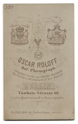 Fotografie Oscar Roloff, Berlin, Tauben-Strasse 20, Portrait Herr mit seiner Hand im Anzug