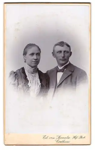 Fotografie Ed. von Spoenla, Coethen, Bärteich-Promenade 6a, Hübsche Frau mit Ehemann