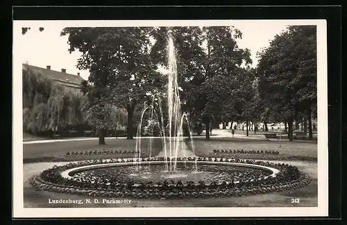 AK Lundenburg, Parkmotiv mit Fontäne