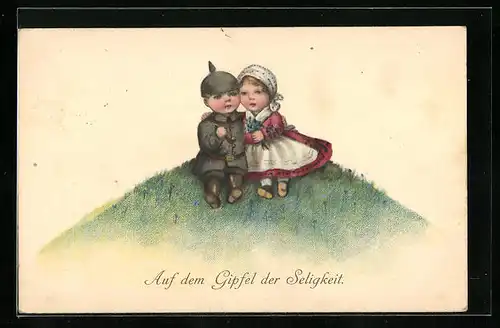 AK Auf dem Gipfel der Seligkeit, Kleiner Soldat kuschelt mit seiner Liebsten auf einem Hügel