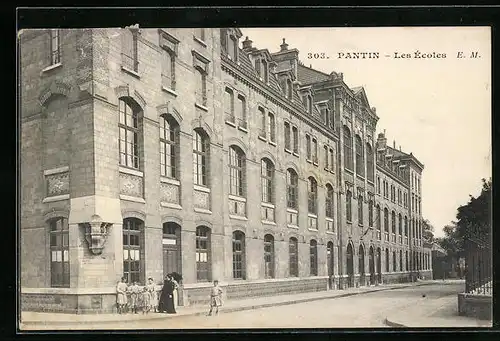 AK Pantin, Les Écoles