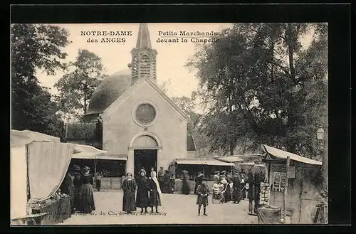 AK Notre-Dame-Des-Anges, Petits Marchands devant la Chapelle