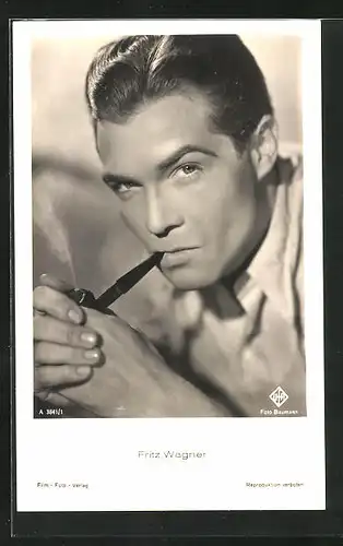 AK Schauspieler Fritz Wagner Pfeife rauchend