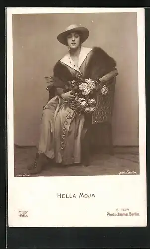 AK Schauspielerin Hella Moja im Kostüm einer Bühnenrolle