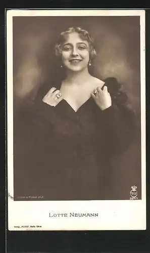 AK Schauspielerin Lotte Neumann im Kostüm einer Filmrolle