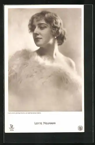 AK Schauspielerin Lotte Neumann im Kostüm einer Filmrolle