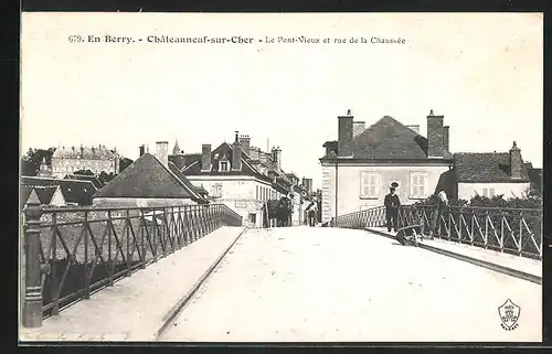AK Chateauneuf-sur-Cher, Le Pont-Vieux et rue de la Chaussèe