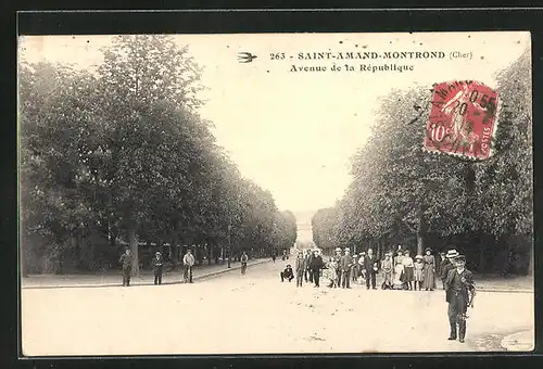 AK Saint-Amand-Montrond, Avenue de la Rèpublique