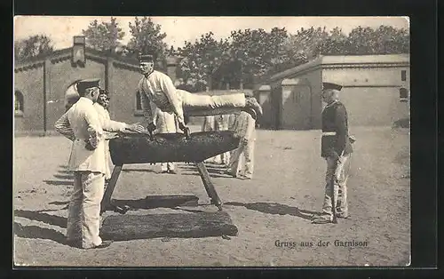 AK Soldaten beim Turnen am Seitpferd