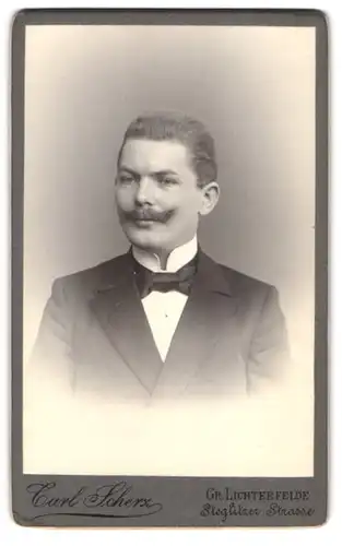 Fotografie Carl Scherz, Gr. Lichterfelde, Steglitzer Str., Portrait stattlicher Herr mit Schnurrbart