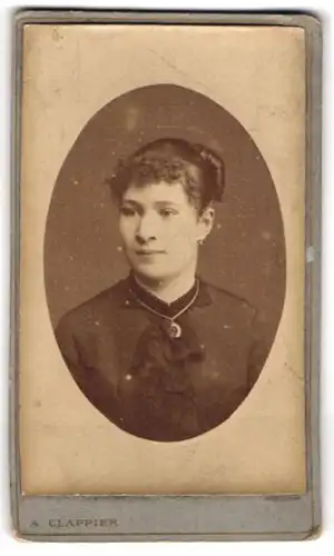 Fotografie A. Clappier, Paris, 119 Rue Monge, Portrait brünette junge Schönheit mit Halskette